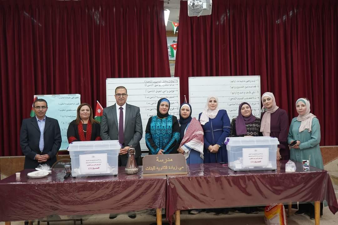 الشوابكة يتابع انتخابات مجالس البرلمانية الطلابية في مدارس لواء الجامعة.