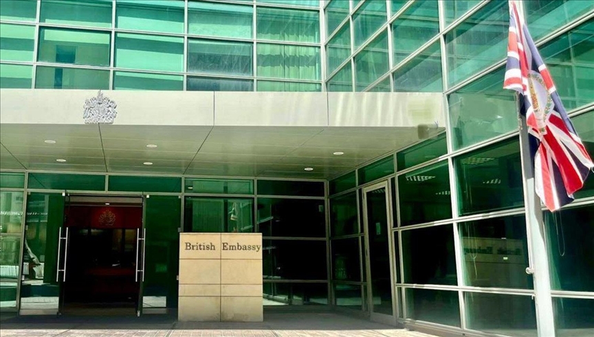 بريطانيا توصي مواطنيها بمغادرة لبنان