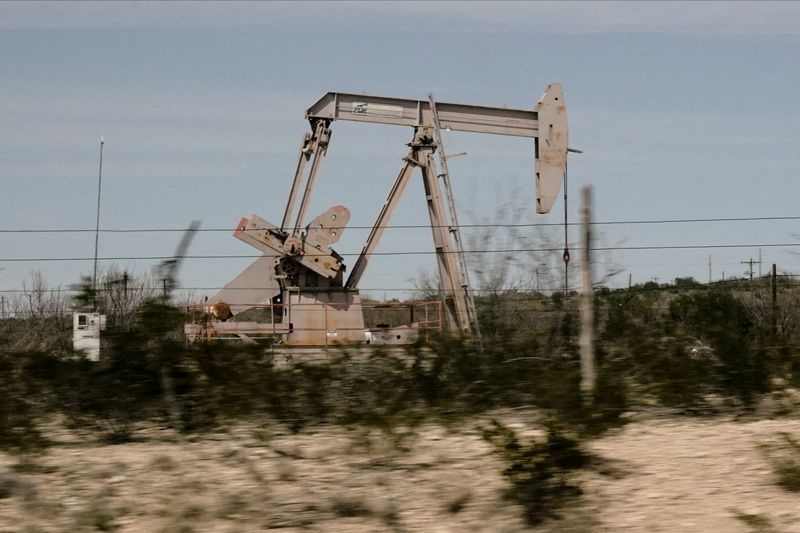 استقرار النفط وسط مخاوف من الصراع في المنطقة وشح الإمدادات الأميركية
