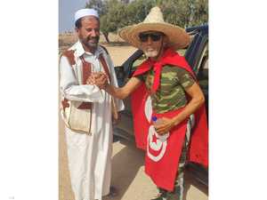 بطريقة خاصة.. ملك الشاي التونسي يتضامن مع درنة الليبية