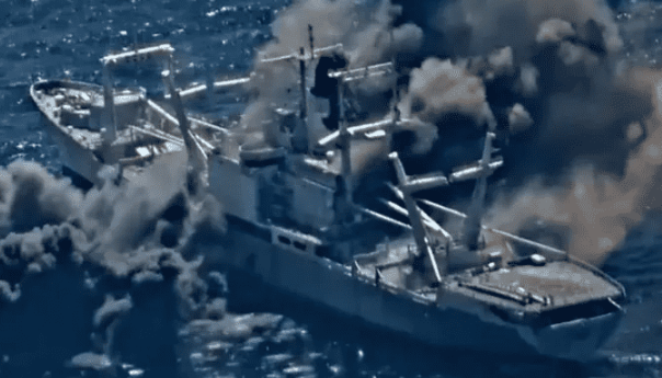 ما حقيقة قصف سفينة أميركية بالبحر الأحمر؟