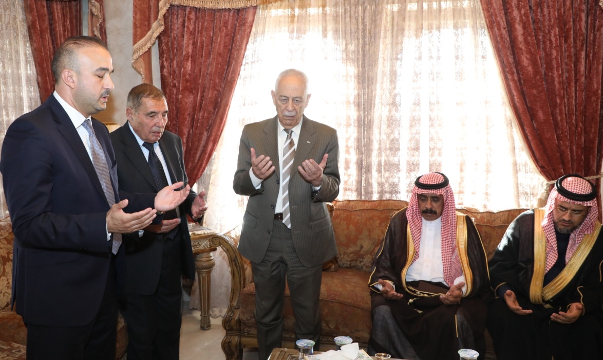 مندوبًا عن الملك وولي العهد... العيسوي يعزي عشيرة العمري في عمان