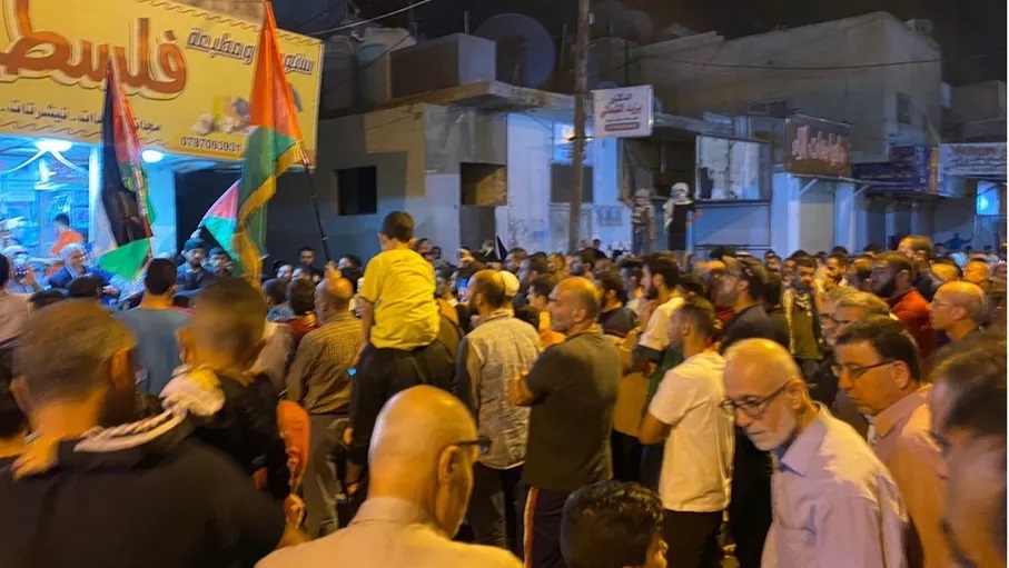 مسيرة حاشدة تندد بالعدوان البربري على غزة في مخيم اربد