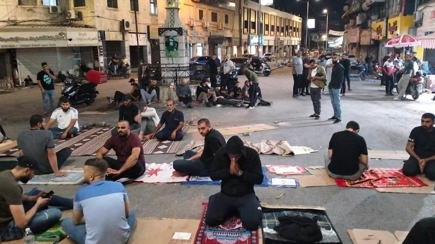 الضفة.. آلاف الفلسطينيين يصلون الفجر في الميادين نصرة لغزة