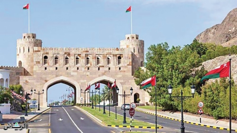 العُمانيون يبدؤون الإدلاء بأصواتهم في انتخابات مجلس الشورى