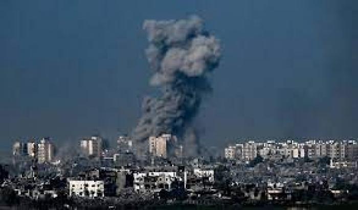 قوات الاحتلال تستهدف حافلة تقل مواطنين جنوبي غزة