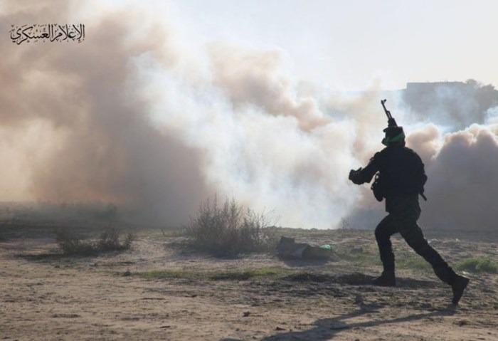 القسام يدك موقع إيرز بالهاون والصواريخ