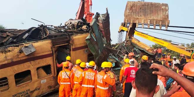 مصرع 13 شخصاً جراء اصطدام بين قطارين جنوب شرق الهند