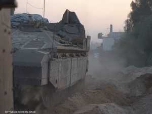 دبابات إسرائيل تصل حي الزيتون وتطلق النار على أي سيارة تمر