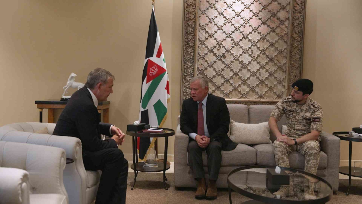 الملك يدعو لوقف فوري للحرب على غزة