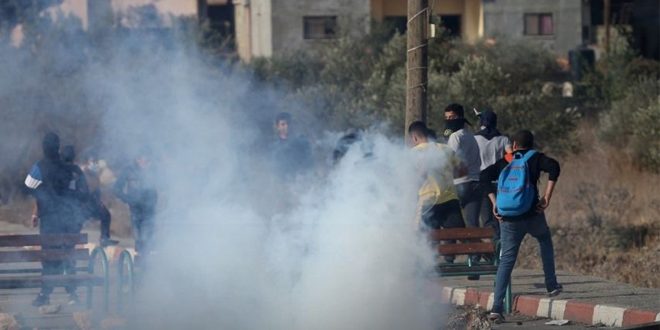 إصابة عشرات الفلسطينيين في الخليل جراء قمع الاحتلال مظاهرة منددة بعدوانه على غزة