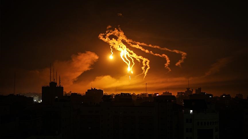 لليوم الـ 26 على التوالي.. إسرائيل تواصل الغارات على قطاع غزة