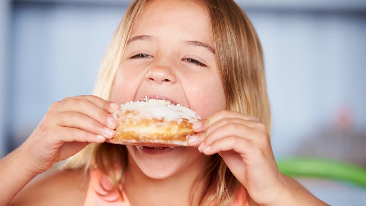 ماهو السبب الرئيسي  وراء فرط نشاط الأطفال بعد تناول الحلوى ؟