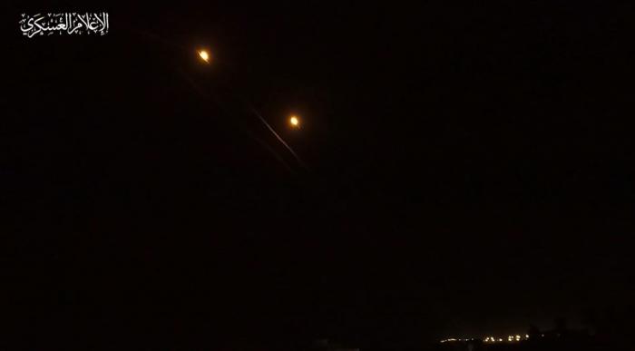 رشقات صاروخية باتجاه الاراضي المحتلة رداً على المجازر بحق المدنيين