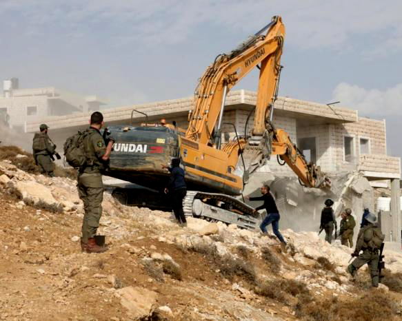 الاحتلال يهدم 17 منزلا تاريخيا في الضفة الغربية