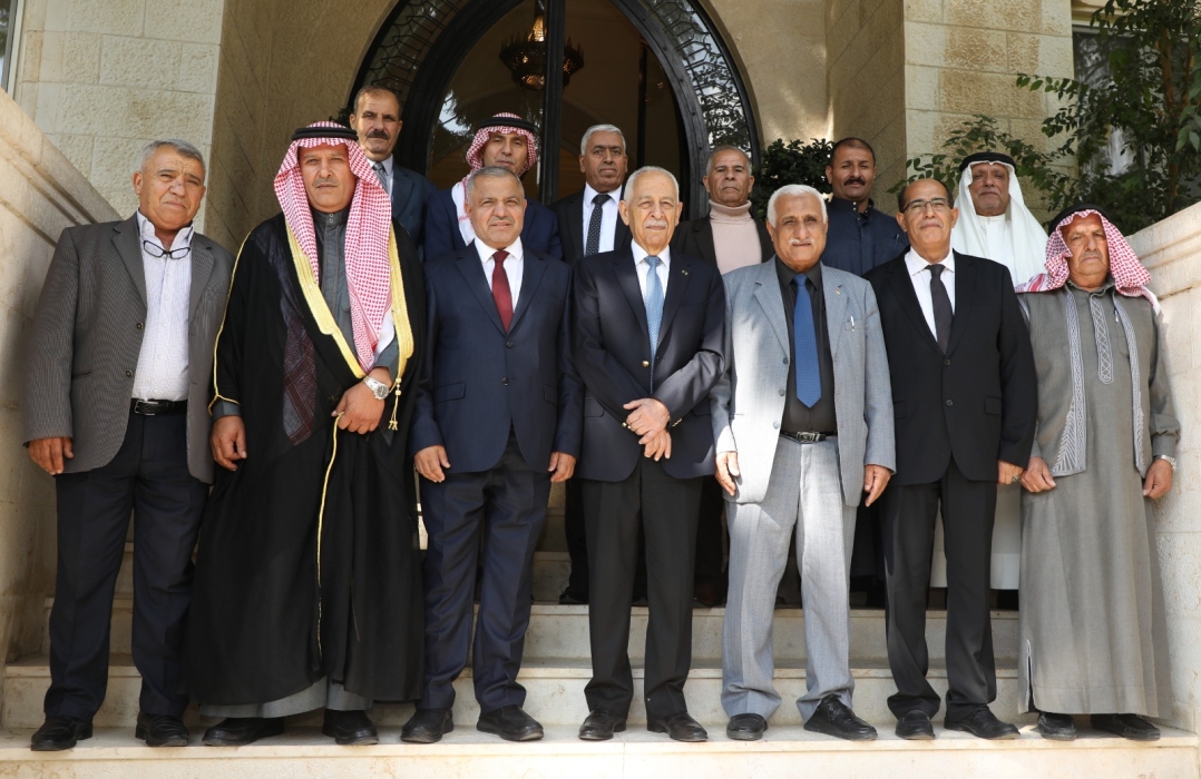 العيسوي يلتقي وفودًا بالديوان الملكي الهاشمي  ..صور