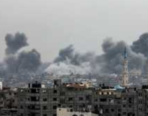 معارك ضارية على أبواب غزة.. وغارات إسرائيل تقتل العشرات