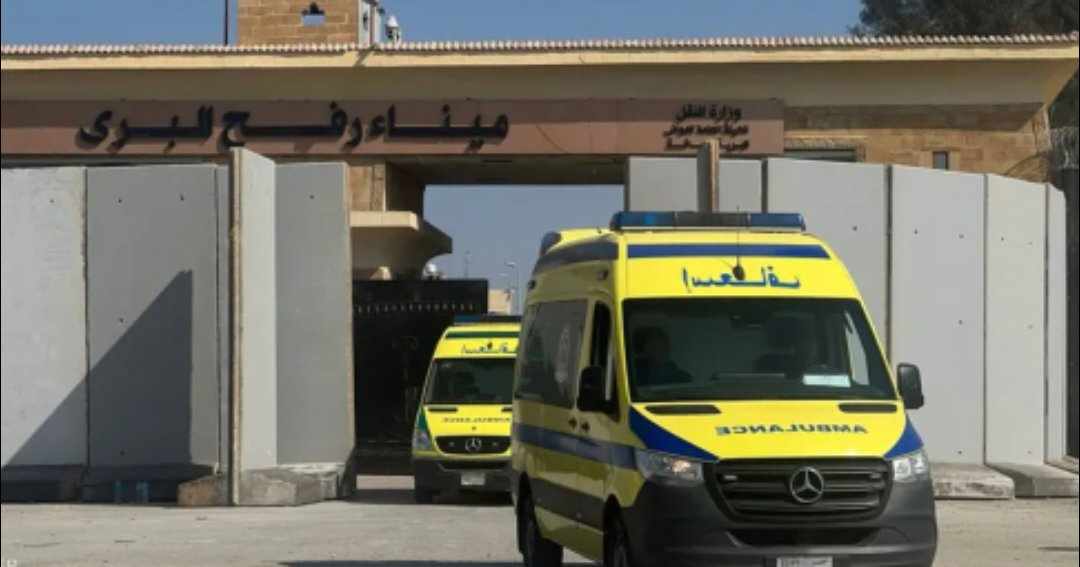 20 سيارة إسعاف مصرية تنقل مصابين من غزة عبر معبر رفح