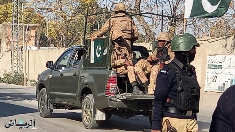 القوات الباكستانية تحبط هجوماً إرهابياً على قاعدة جوية