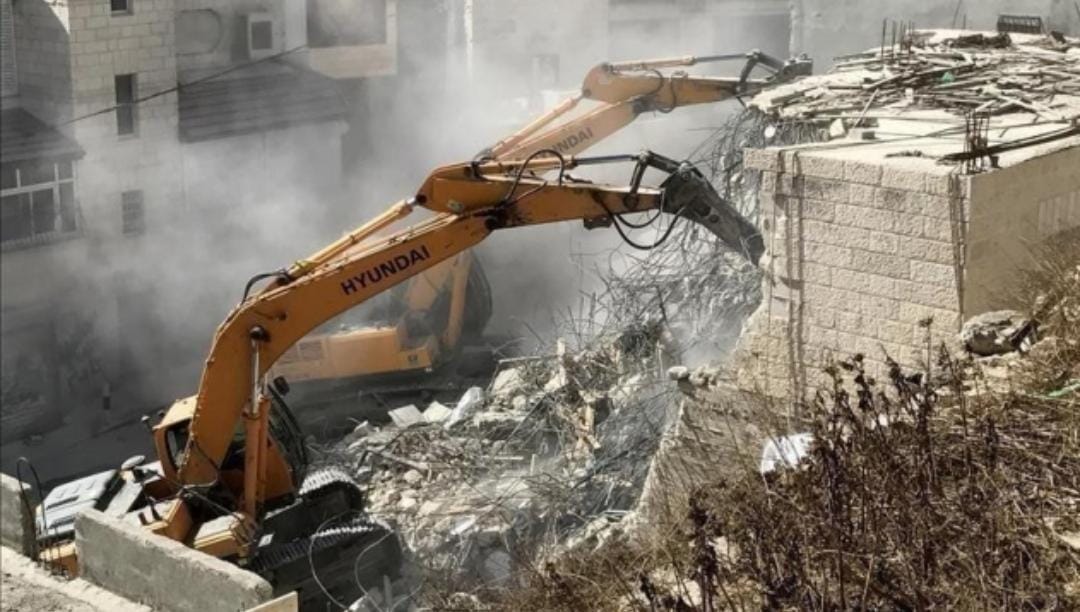 بلدية الاحتلال تسلم أوامر هدم واستدعاءات في سلوان بالقدس