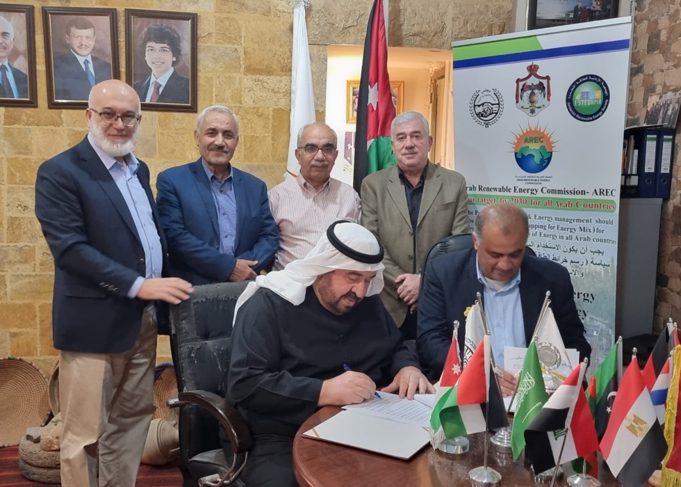 تعاون بين منتدى المستثمر العربي العالمي والعربية للطاقة المتجددة