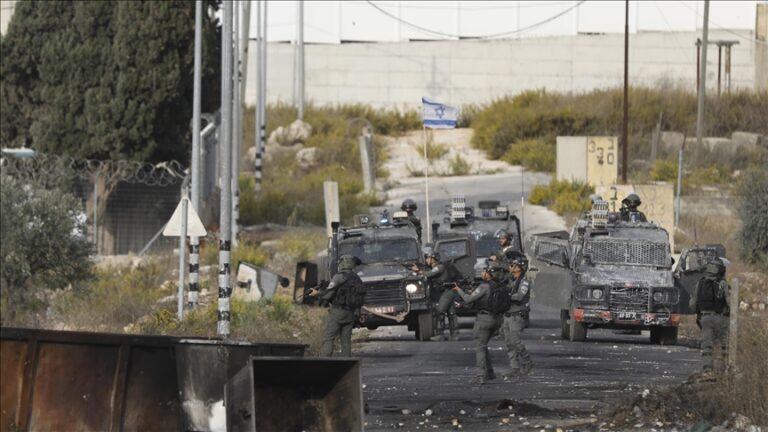 الاحتلال يعتقل 2150 فلسطينيا بالضفة منذ بدء الحرب على غزة