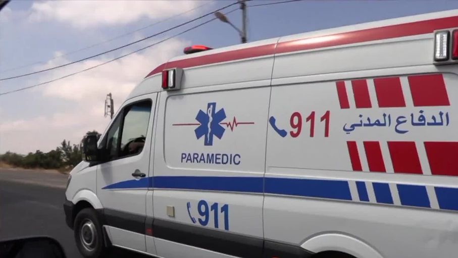حادث تصادم  بين مركبتين في منطقة نفق المدينة الطبية باتجاه خلدا