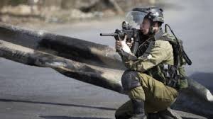 إصابة شاب برصاص الاحتلال واعتقال آخر خلال اقتحام شمال طولكرم