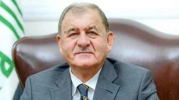 رئيس العراق يصل الرياض ونائب أمير المنطقة في مقدمة مستقبليه