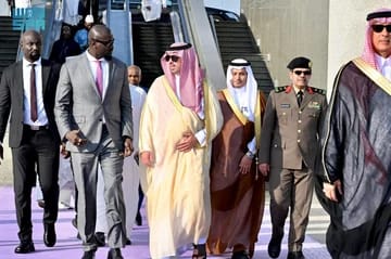 بعد أداء مناسك العمرة.. رئيس غينيا يغادر جدة