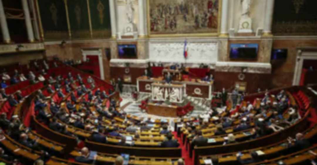 نائب فرنسي يثير جدلا بعد اتهامه إسرائيل بافتعال طفل الفرن