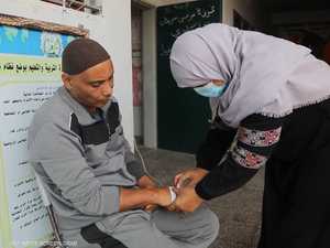 أصحاب الأمراض المزمنة في غزة.. واقع مأساوي تحت وابل النيران