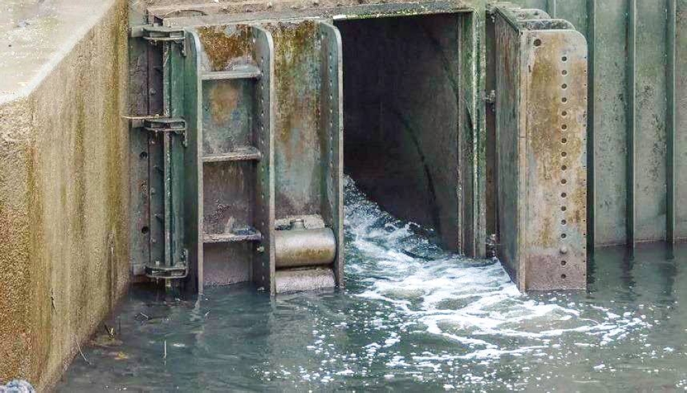 72 مليار لتر مياه صرف صحي أفرغتها شركة في «التايمز»