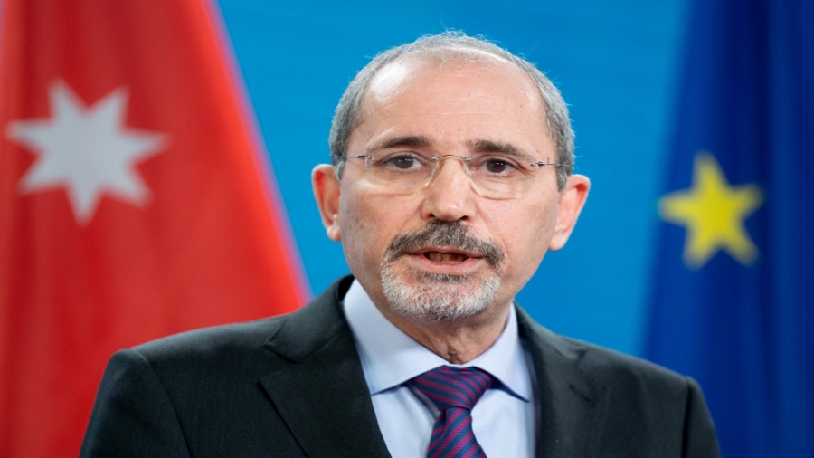 وزير الخارجية يتلقى اتصالا هاتفيا من نظيرته الكندية