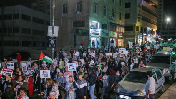 مسيرة للأطفال في عمان تطالب بوقف إبادة أطفال غزة...صور
