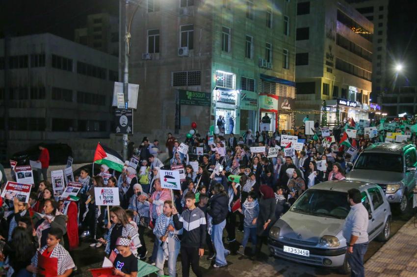 مسيرة للأطفال تطالب بوقف إبادة الأطفال في غزة