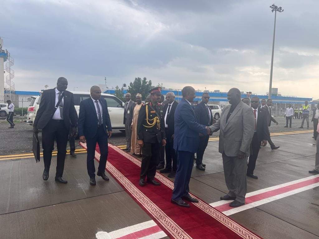 رئيس مجلس السيادة الفريق اول برهان  يتوجه إلى إثيوبيا ...صور