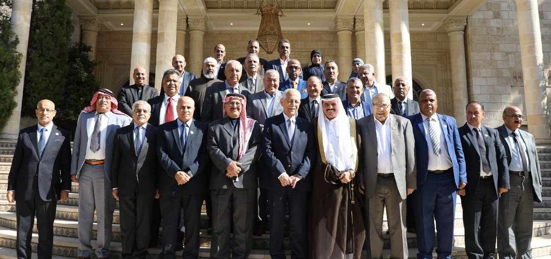 رئيس الديوان الملكي يلتقي أعضاء ملتقى متقاعدي جنوب شرق عمان