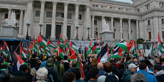 الأرجنتين: وقفة تضامنية مع الشعب الفلسطيني وللتنديد بالعدوان الإسرائيلي على قطاع غزة