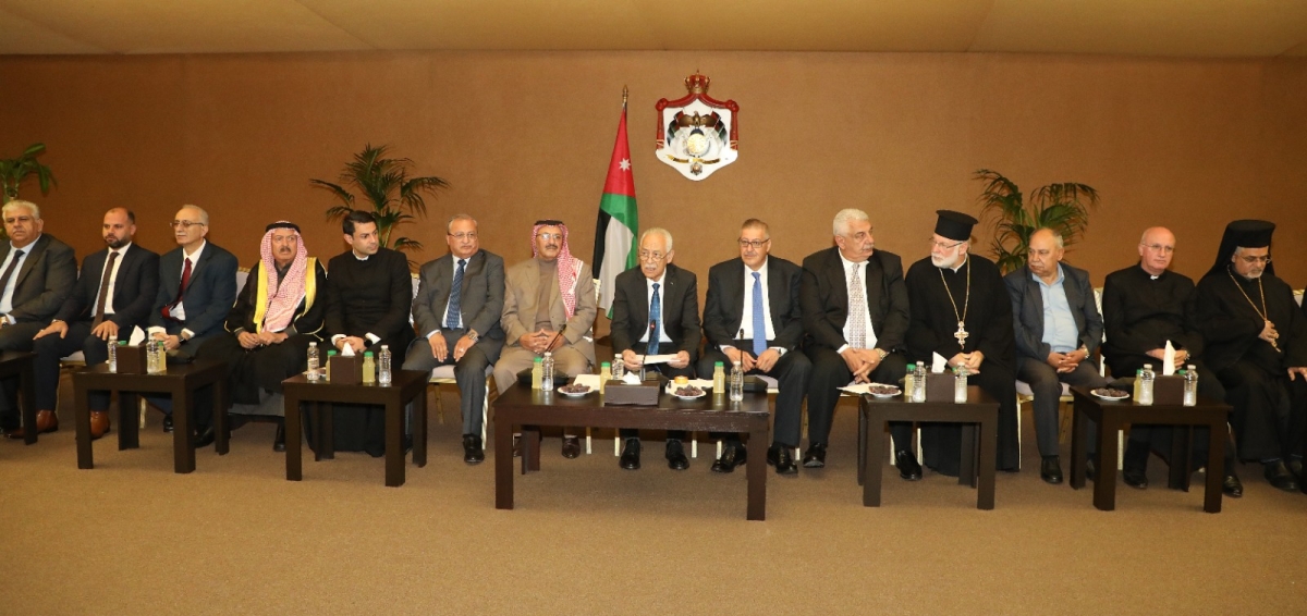 وجهاء وممثلون عن أبناء وبنات لواء ماحص والفحيص: يثمنون جهود ومساعي الملك لوقف الحرب على غزة....صور