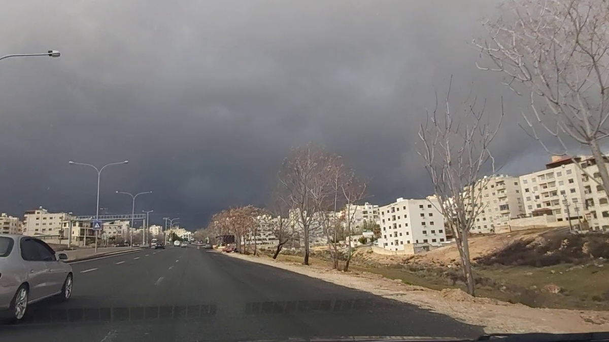 الأشغال: بدء أعمال صيانة وتعبيد شارع الأردن السبت