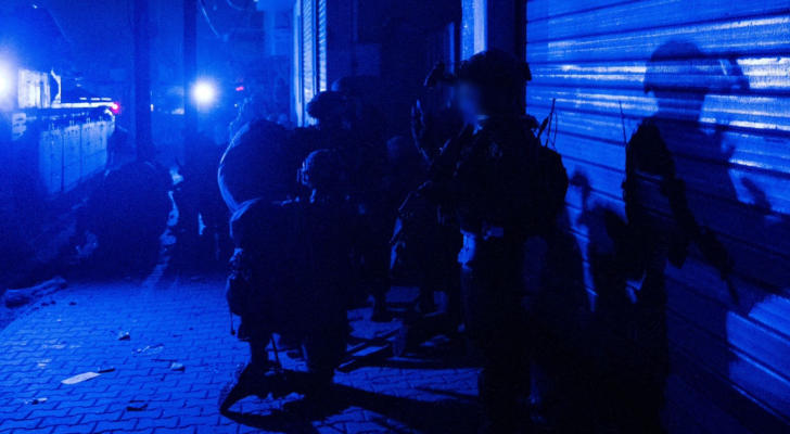 الاحتلال يزعم استهداف قادة لحماس بأماكن تحت الأرض