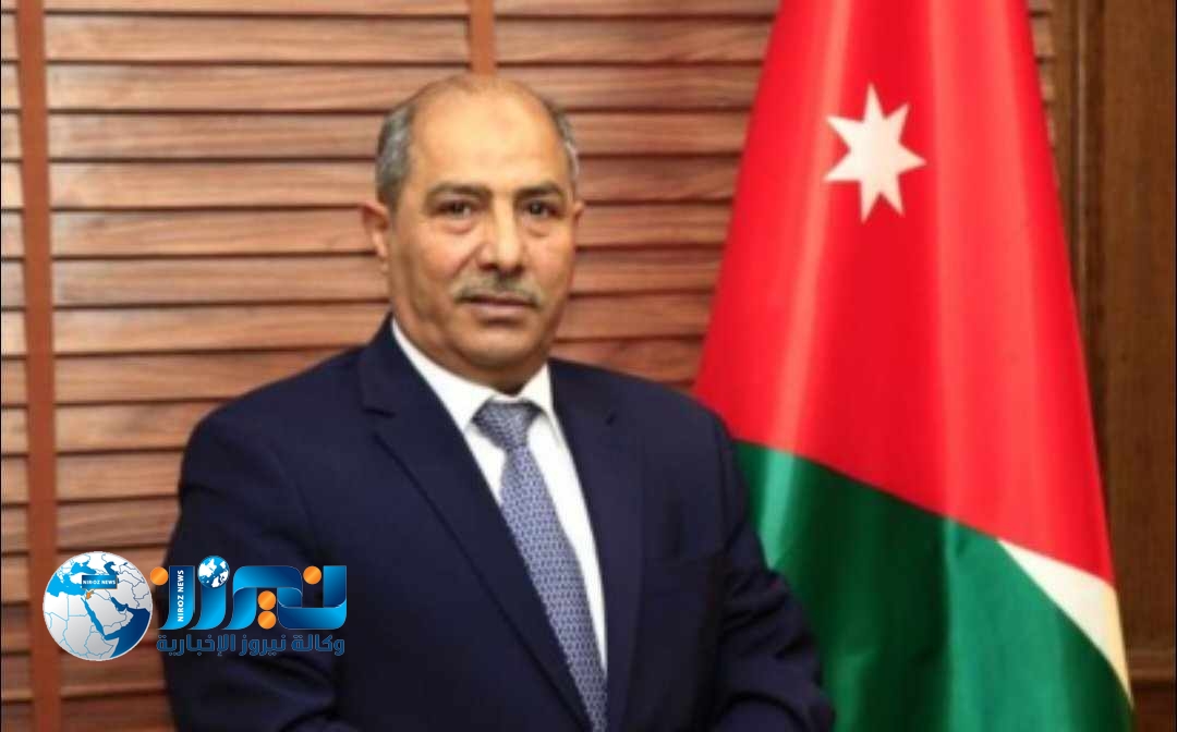 بعد تعافيه ...العموش يعود من رحلة العلاج إلى مكتبه في دائرة  الأحوال المدنية