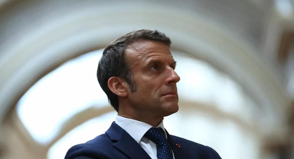 ماكرون يصاب بالتردد أثناء المؤتمر الإنساني  بدعوة اسرائيل إلى إيقاف  إطلاق النار الفوري والنهائي