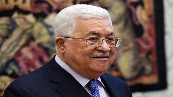 عباس يتلقى اتصالا هاتفيا من الرئيس الفرنسي ايمانويل ماكرون