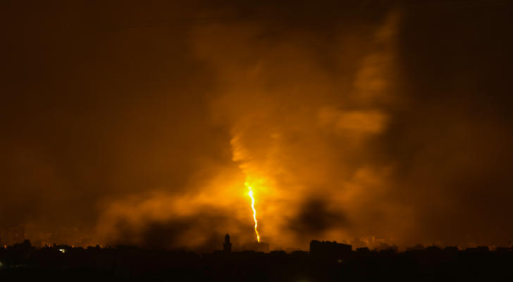 شهداء بقصف عنيف للاحتلال على منطقة سكنية بجباليا