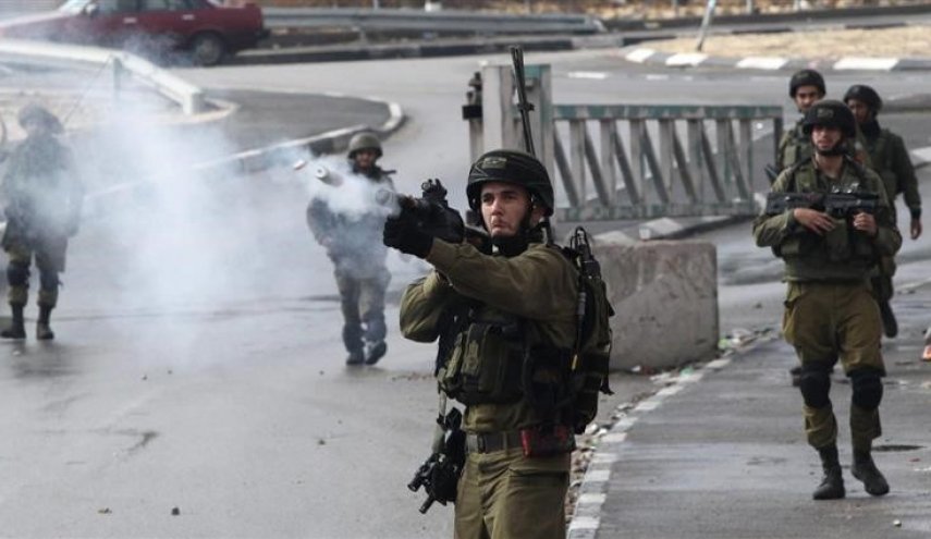 إصابة مواطن واعتقال ثلاثة خلال اقتحام الاحتلال مخيم بلاطة