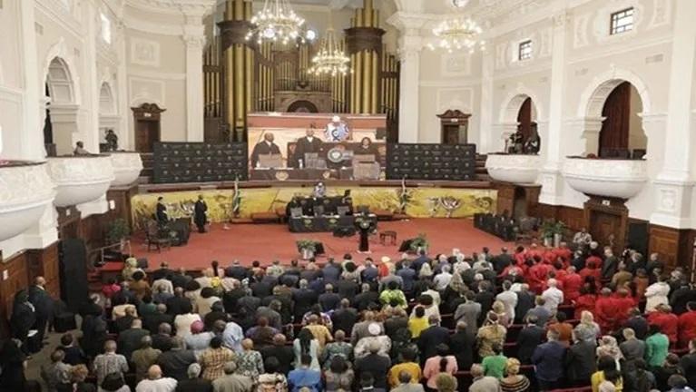 برلمان جنوب إفريقيا يصوت بالإجماع على قطع العلاقات الدبلوماسية مع الاحتلال