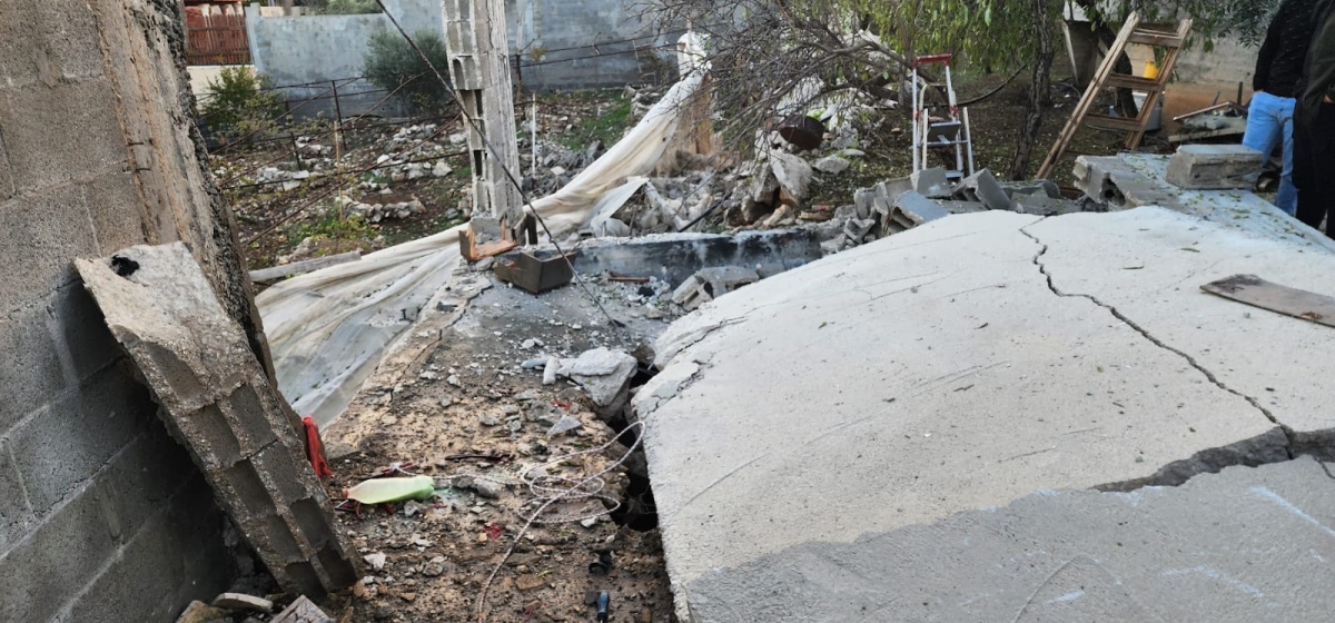 الاحتلال يفجر مخزنا ويعتقل شابا من رمانة غرب جنين