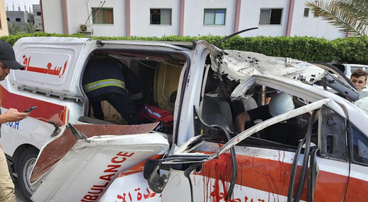 استهداف طواقم الدفاع المدني بغزة ووقوع إصابات